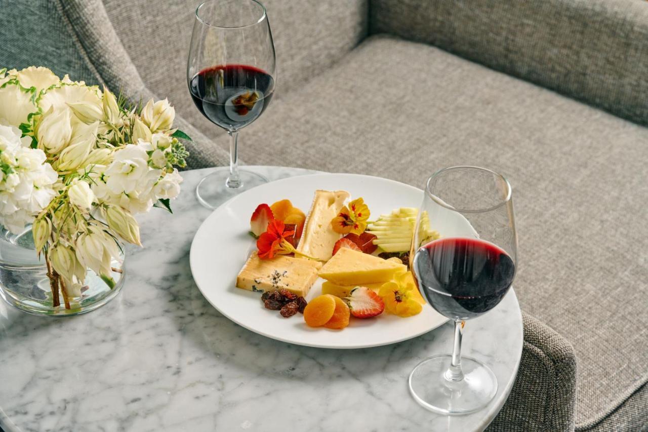 Sheraton Melbourne Hotel Exterior photo Cheese and wine