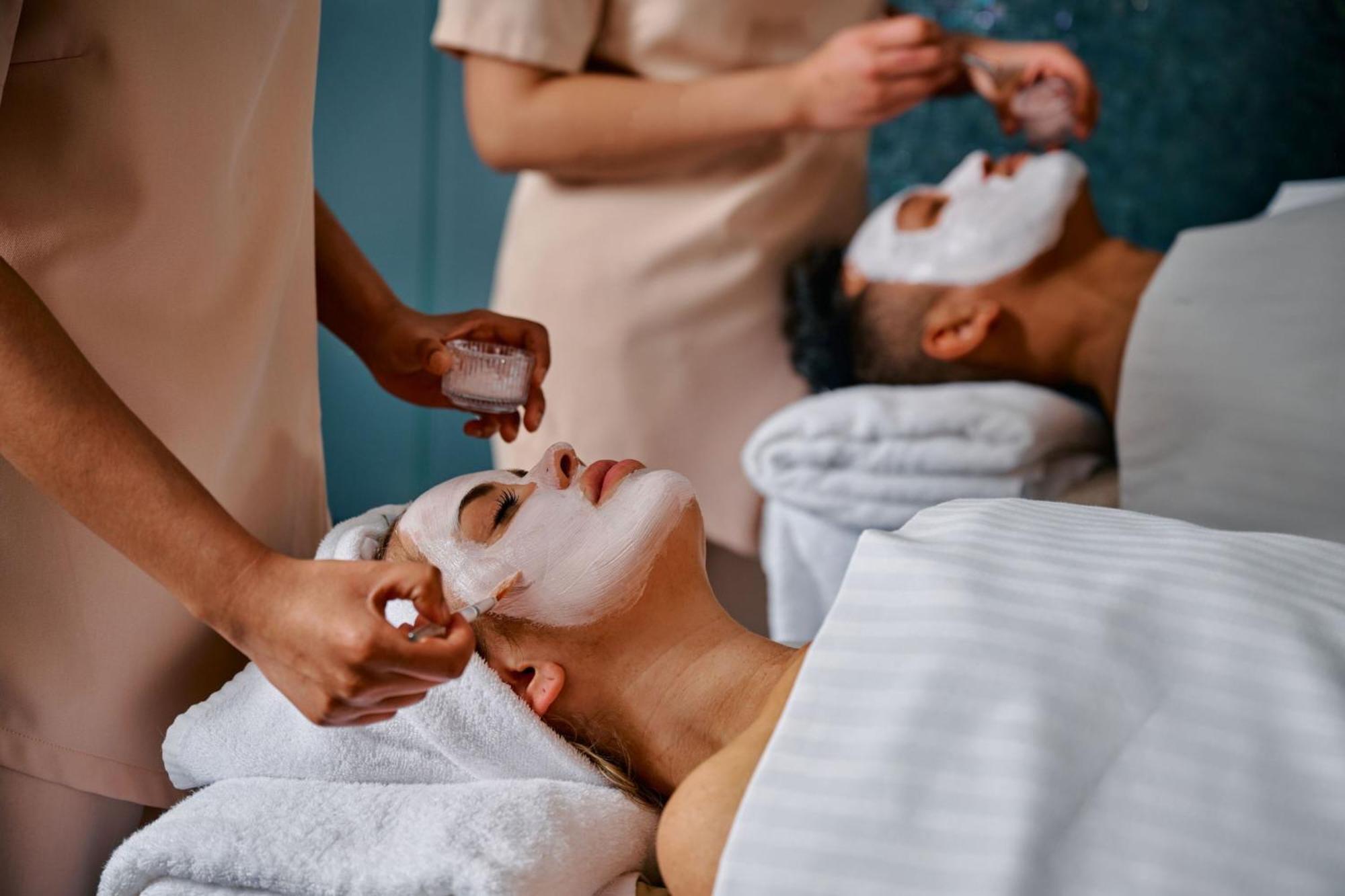 Sheraton Melbourne Hotel Exterior photo A facial treatment