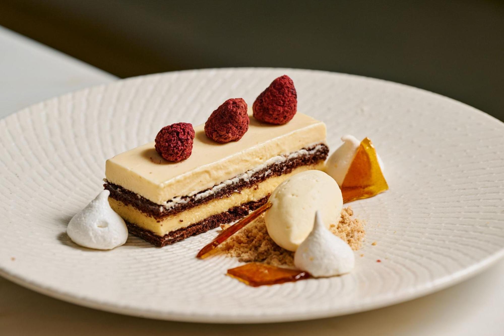 Sheraton Melbourne Hotel Exterior photo A dessert