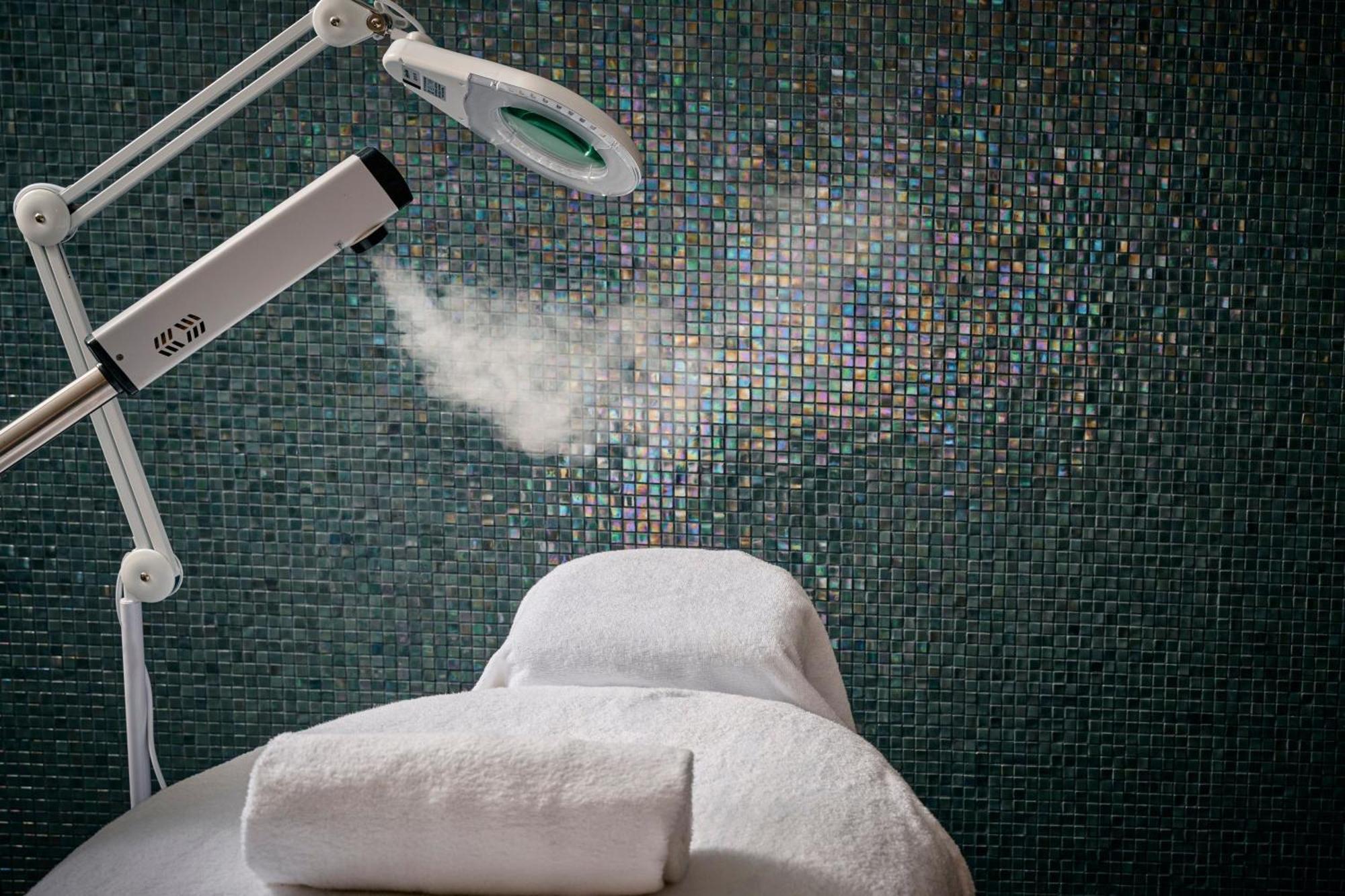 Sheraton Melbourne Hotel Exterior photo A steam room