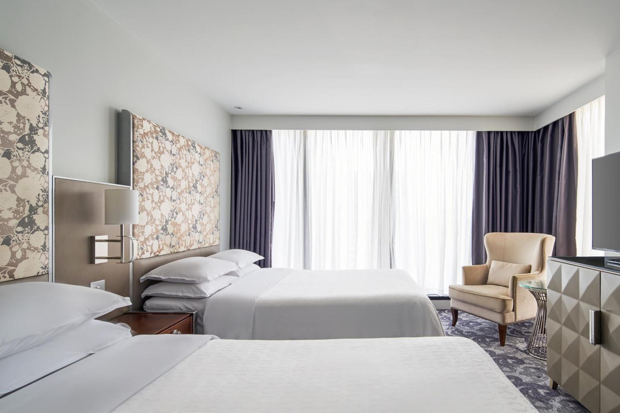 Sheraton Melbourne Hotel Exterior photo A bedroom at the hotel